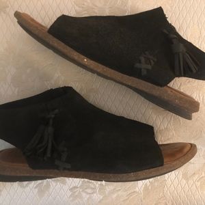 Born Sandals